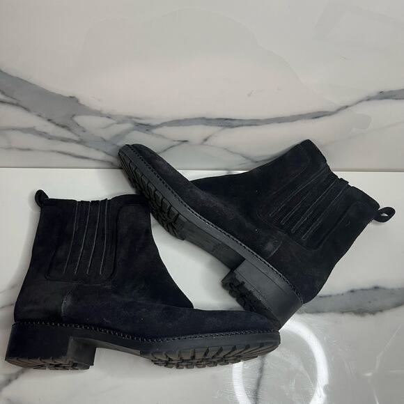 Via Spiga Women's Classic Black Suede Lug Sole Pull On Erisa Chelsea Boot Sz 8.5 - Picture 8 of 9